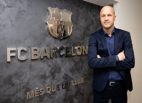 Melalui konferensi pers, PSSI akan memperkenalkan Jordi Cruyff pada Senin Sore. (Sumber: X/ fcbarcelona_id)