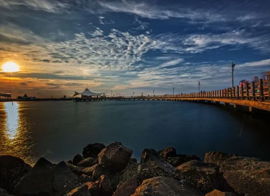 Syarat gratis masuk Pantai Ancol selama Ramadhan. (Sumber: Pinterest : @Cung Ayen)