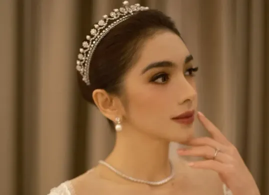 Angel Karamoy bikin heboh netizen setelah tampil menawan dalam gaun pengantin. Benarkah ia menikah lagi?  (Sumber: Instagram @realangelkaramoy)