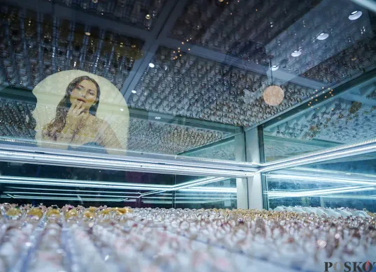 Harga emas perhiasan hari ini, Sabtu, 21 Februari 2026. (Sumber: Poskota/Bilal Nugraha Ginanjar)