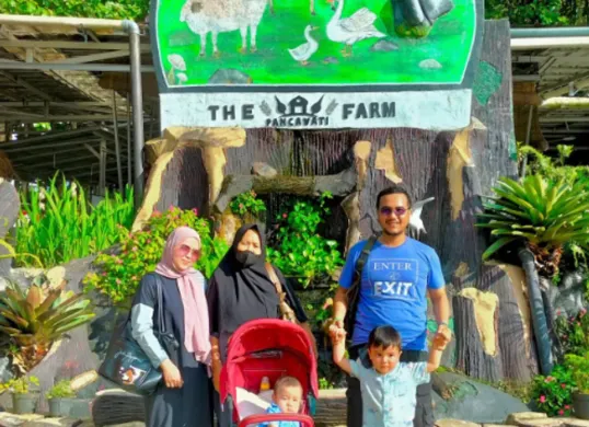 Pengunjung sedang berlibur di The Farm Pancawati Bogor (Sumber: Instagram/@dwlnapriliani)