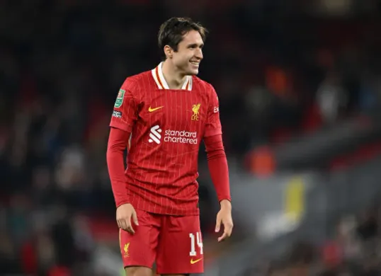 Lebih sering menepi karena cedera, Chiesa mengaku tak betah bermain Liverpool dan ingin pulang ke kampung halaman. (Sumber: X/ AnfieldEdition)