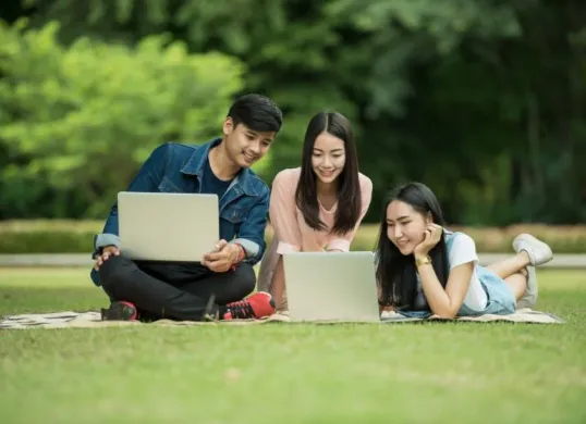 Ilustrasi jeratan pinjol ilegal Gen Z. (Sumber: Pixabay)