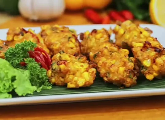 Resep perkedel jagung (Sumber: Tangkap Layar YouTube/Rudy dan Sahabat TV)