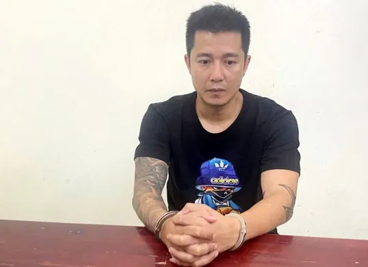 Le Sy Manh, mantan striker Timnas Vietnam, ditangkap setelah menyerang wasit di laga amatir. (Sumber: VN Express | Foto: Dok. Kepolisian Distrik Tan Binh)