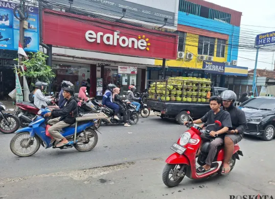 Suasana lokasi tempat dua kelompok remaja tawuran di Jalan Raya Mangunjaya, Tambun Selatan, Kabupaten Bekasi, Sabtu, 4 Januari 2025. (Sumber: Poskota/Ihsan)