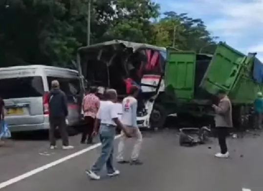 Kecelakaan beruntun Tol Cipularang KM 97 pada Minggu, 5 Januari 2025. (Sumber: Tangkap Layar Instagram/@infobdgbrtcimahi)