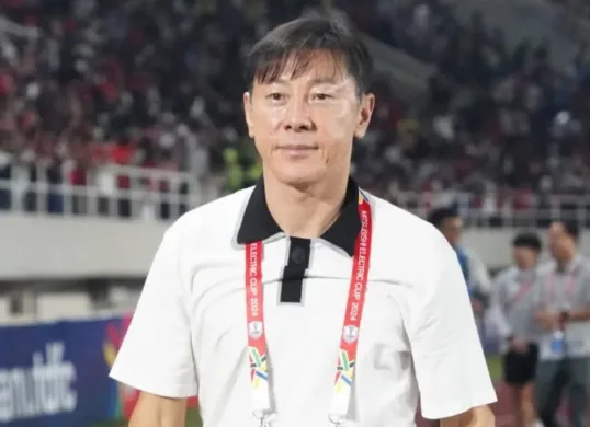 Walaupun sudah dipecat PSSI hingga kini Shin Tae-Yong (STY) masih memiliki Golden Visa yang pernah didapati oleh STY dari Presiden Jokowi.
(Sumber: Instagram/@shintaeyong7777)