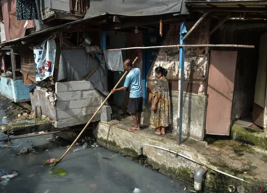 Warga beraktivitas di permukiman padat penduduk, Kebon Kacang, Tanah Abang, Jakarta Pusat. (Sumber: Poskoata/ Bilal Nugraha Ginanjar)