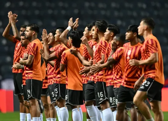 Para pemain Borneo FC saat melakukan pemanasan jelang laga kontra Buriram United di Stadion Chang Arena, pada matchday 3 ASEAN Club Championship 2024-25. (Sumber: Instagram @borneofc.id)