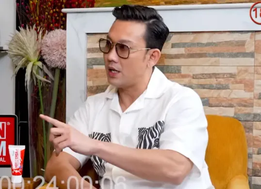 Denny Sumargo mengungkapkan rasa penyesalannya soal keterlibatannya dengan kisruh donasi Agus Salim. (Sumber: Tangkap Layar YouTube/CURHAT BANG Denny Sumargo)