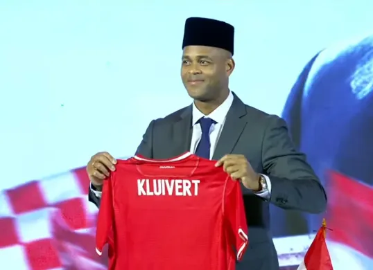 Patrick Kluivert ungkap siapa pemain keturunan Indonesia berikutnya yang sedang diusahakan PSSI diajak gabung Timnas Garuda. (Sumber: Tangkap Layar Channel PSSI TV)