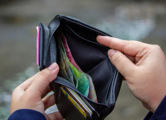 Dapatkan keuntungan dari link DANA Kaget. (Sumber: Pexels/Ahsanjaya)