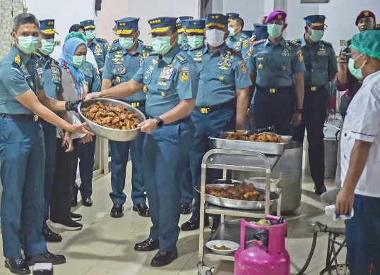 KASAL Tinjau Dapur MBG SeskoAL dan Makan Bersama Siswa