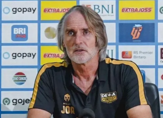 Jan Olde Riekerink yakin anak asuhnya akan dapatkan hasil terbaik meski bermain ke markas Persib Bandung. (Sumber: X/ Indostranfer)