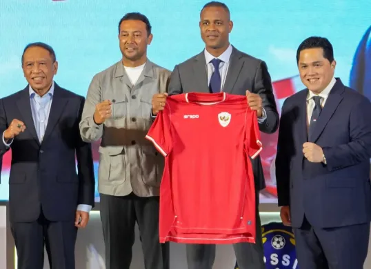 Denny Landzaat merasa senang ketika ditunjuk sebagai asisten pelatih timnas Indonesia mendampingi Patrick Kluivert. (Sumber: Tangkapan layar/Instagram @pssi)