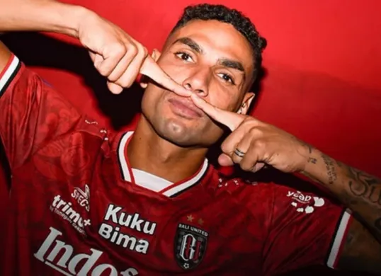 Jaimerson Xavier resmi berseragam Bali United. (Foto: baliutd.com)