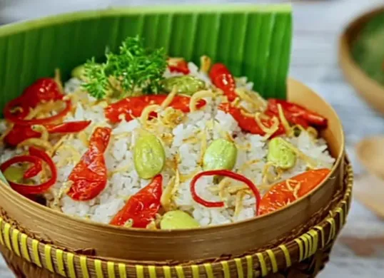 Resep nasi liwet rice cooker (Sumber: Tangkap Layar YouTube/Indonesian Simple)