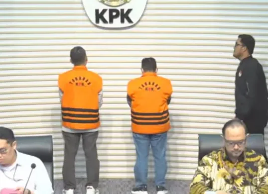 KPK tahan Bupati Situbondo Karna Suswandi terkait kasus dugaan korupsi dana Pemulihan Ekonomi Nasional (PEN). (Sumber: Capture Youtube KPK)