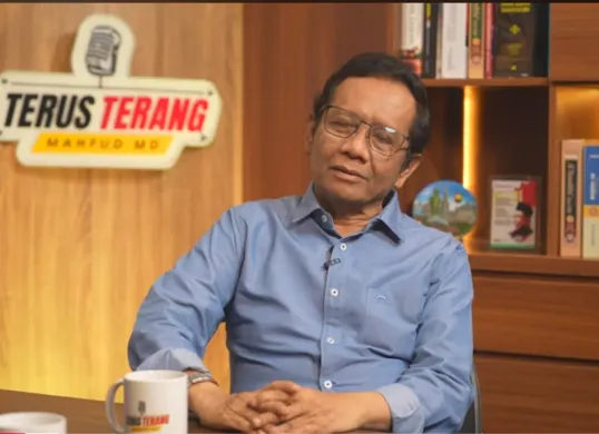 Mantan Menkopolhukam Mahfud MD nyatakan bahwa izin Hak Guna Bangunan tidak bisa dikeluarkan untuk laut. (Sumber: Capture YouTube Mahfud MD Official)