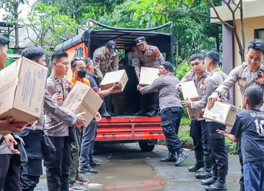 Tiga dapur umum didirikan Polres Metro Jakarta Pusat untuk para korban kebakaran di wilayah Kemayoran. (Sumber: Dok Humas Polres Metro Jakarta Pusat)