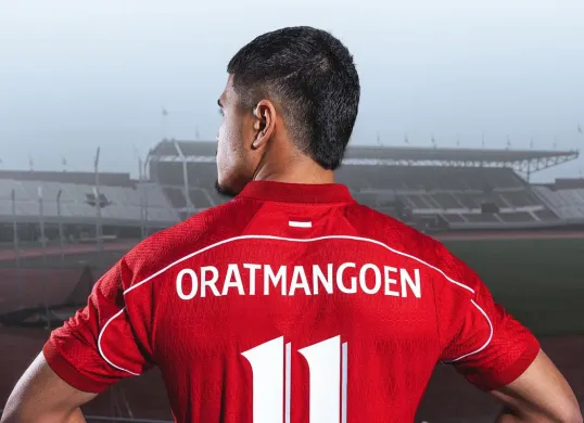 Lokasi pemotretan jersey anyar Timnas Indonesia dilakukan di Stadion Olimpiade Amsterdam yang cukup bersejarah untuk sepak bola Belanda, khususnya Ajax Amsterdam. (Sumber: Instagram @erspo.official)