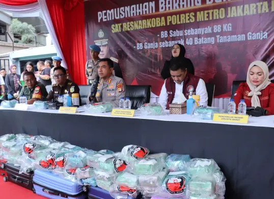 Konferensi pers pemusnahan narkoba di Polres Metro Jakarta Barat, Kamis, 23 Januari 2025. (Sumber: Dok. Polres Metro Jakarta Barat)