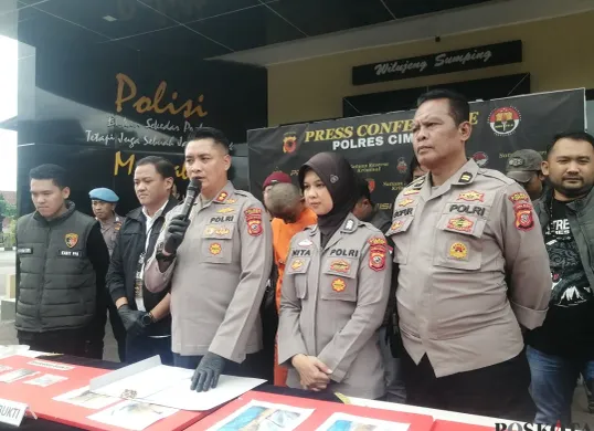 Polres Cimahi melaksanakan gelar perkara kasus penyiraman air aki yang dilakukan seorang suami kepada istrinya, di Mapolres Cimahi, Jalan Amir Machmud, Jumat, 24 Januari 2025. (Sumber: Poskota/Gatot Poedji Utomo)