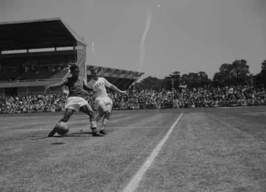 Pertandingan Timnas Indonesia vs Uni Soviet di Olimpiade Melbourne 1956. (Sumber: FIFA)