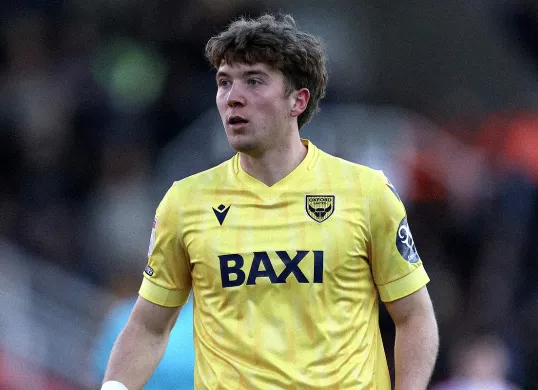 Calon striker Timnas Indonesia, Ole Romeny, melakoni laga debut bersama Oxford United saat menghadapi Stoke City. (Sumber: Instagram @oufcofficial)