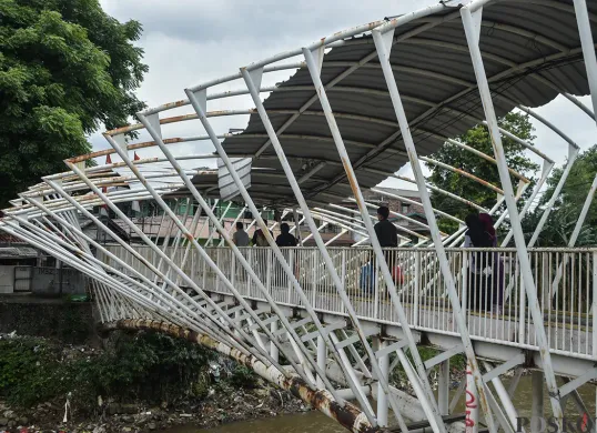 Jembatan Penyebrangan Orang Jayakarta Tidak Terawat