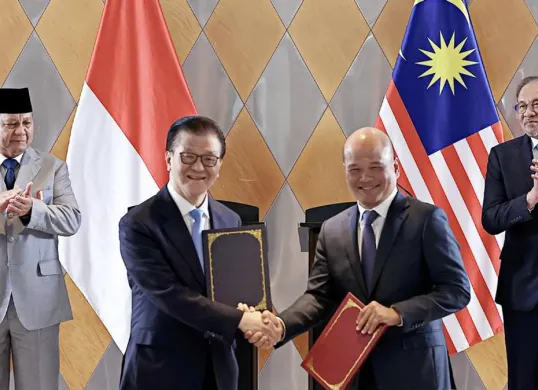 Axiata dan Sinar Mas lakukan penandatanganan nota kesepahaman di depan Presiden RI Prabowo Subianto dan PM Malaysia Dato’ Seri Anwar Ibrahim.