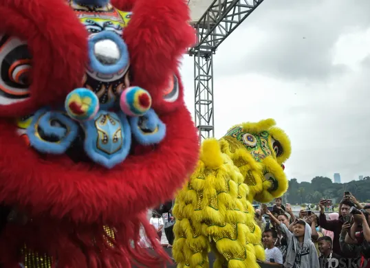 Atraksi Barongsai di Monumen Nasional