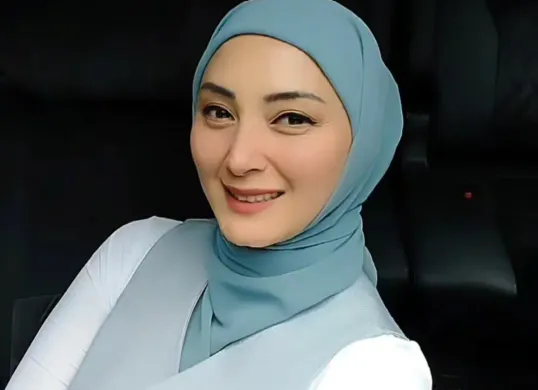 Della Puspita diduga menjadi korban penipuan travel umroh yang dimiliki oleh temannya. (Sumber: Instagram/@dessypuspita00)