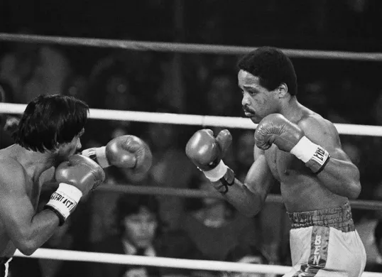 Wilfred Benitez mencatatkan salah satu kemenangan paling bersejarah dalam kariernya dengan mengalahkan legenda tinju, Roberto Duran pada 30 Januari 1982 (Sumber: IG: @wbcboxing)