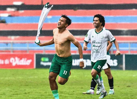 Selebrasi Imam Bagus Kurnia setelah mencetak gol penentu kemenangan PSMS Medan atas Nusantara United di laga playoff degradasi Liga 2. (Sumber: Instagram @official_psmsmedan)