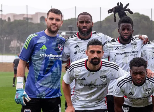 Maarten Paes kembali jadi starter saat FC Dallas menghadapi Brondby dalam laga uji coba di Portugal. (Sumber: Instagram @fcdallas)