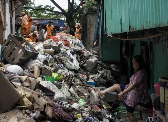 Angkut Sampah Pasca Banjir