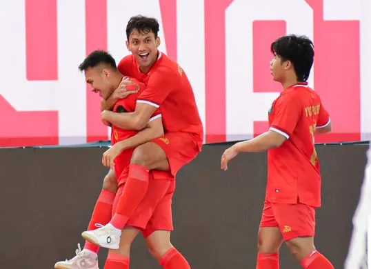 Para pemain Timnas Indonesia merayakan gol Samuel Eko Putra ke gawang Jepang di laga perdana turnamen futsal 4 Nations World Series 2025. (Sumber: Instagram @federasifutsal_id)