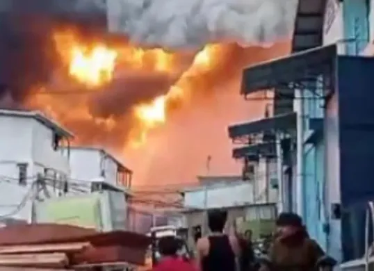 Kebakaran kawasan perumahan Dadap, Kecamatan Kosambi, Kabupaten Tangerang. (Sumber: Dok. Warga)