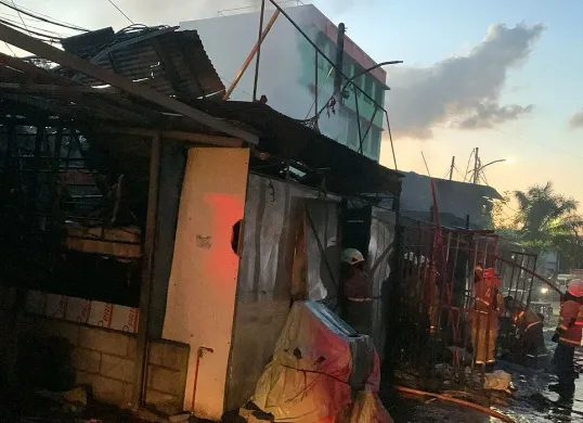 Kebakaran lapak barang bekas di kawasan Tanjung Priok, Jakarta Utara, Selasa, 1 Juli 2025. (Sumber: Damkar Jakarta Utara)