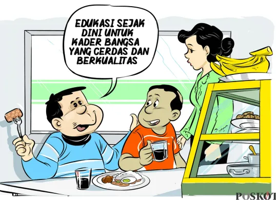 Dua pria tengah berbincang santai di warteg sambil menikmati hidangan, ditemani ibu warteg yang turut menyimak. Salah satu dari mereka menegaskan pentingnya edukasi sejak dini. (Sumber: Poskota/Arif Setiadi)