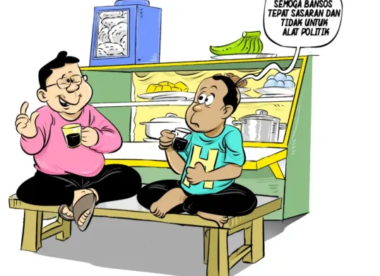 Dua pria sedang duduk santai di warteg sambil menikmati kopi dan berbincang soal bantuan sosial (bansos). Salah satu dari mereka menyampaikan harapan, “Semoga bansos tepat sasaran dan tidak untuk alat politik,”. (Sumber: Poskota/Arif Setiadi)