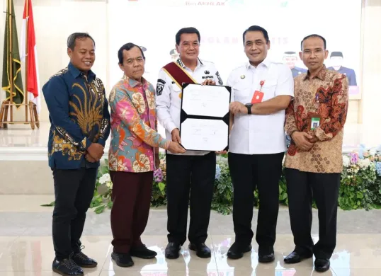 Bupati Tangerang Mochamad Maesyal Rasyid meluncurkan program Sekolah Gratis 2025 di wilayah Kabupaten Tangerang, Banten. (Sumber: Dok. Pemkab Banten)