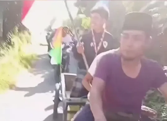 Atlet Muaythai asal Probolinggo juara Asia diarak pakai gerobak (Sumber: Istimewa)