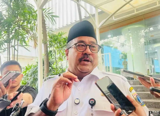 Wakil Gubernur Jakarta Rano Karno saat menyampaikan pernyataan kepada awak media di Balai Kota DKI Jakarta, Rabu, 2 Juli 2025. (Sumber: POSKOTA | Foto: M Tegar Jihad)