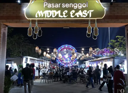 Suasana event Pasar Senggol di Summarecon Mall Bekasi, yang bisa menjadi alternatif liburan keluarga di momen libur sekolah seperti saat ini. (Sumber: POSKOTA | Foto: Nurpini Aulia Rapika)