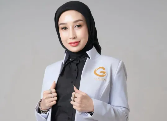 Dokter kecantikan, dr. Reza Gladys (Sumber: Instagram/@rezagladys)