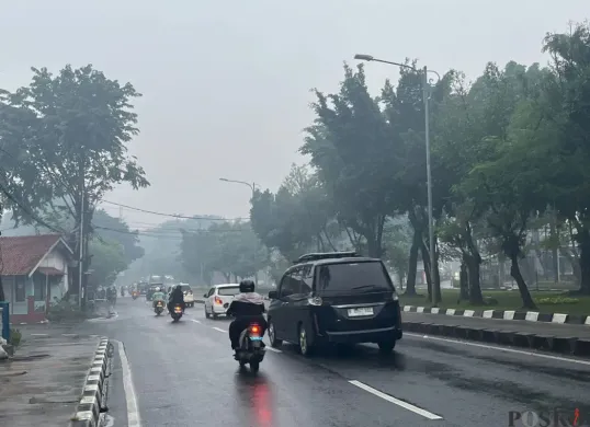 Ilustrasi cuaca berkabut di Penggilingan, Jakarta Timur. (Sumber: Poskota/M. Tegar Jihad)