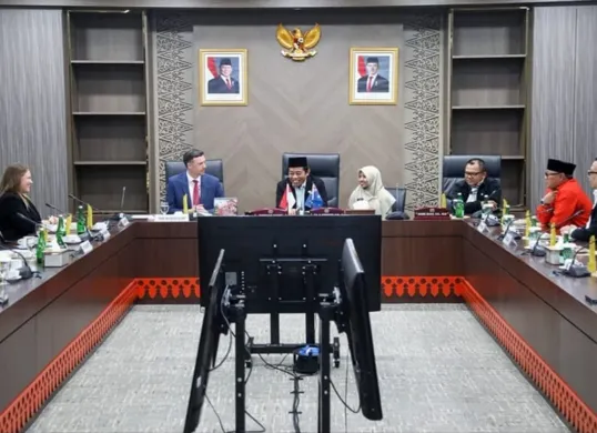 DPRD Provinsi DKI Jakarta menerima delegasi Parlemen Victoria, Australia. Satu pembahasan di antaranya terkait potensi kerja sama di Bidang Pendidikan. (Sumber: Dok. Sekretariat DPRD DKI)
